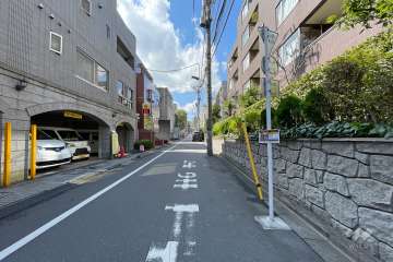 敷地南側の前面道路
