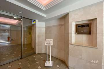 エントランスはオートロック付きです。　