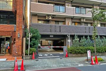 駐車場の出入り口