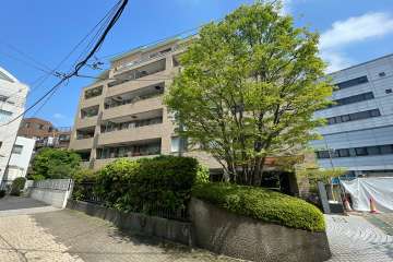 青山北町パークマンションの外観（南東側から）