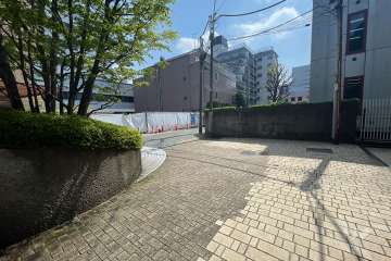 エントランス前の車寄せ