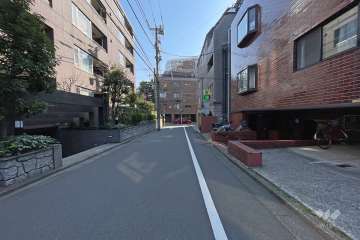 敷地北側の前面道路