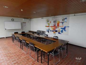 集会室。エントランスと同じオブジェクトがあります。