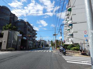 敷地南側の前面道路