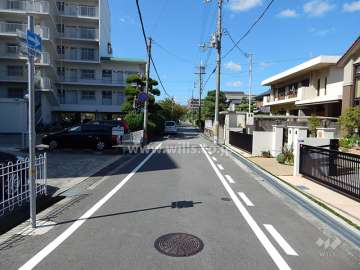 敷地北側の前面道路