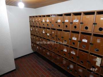 木製の共用ポスト