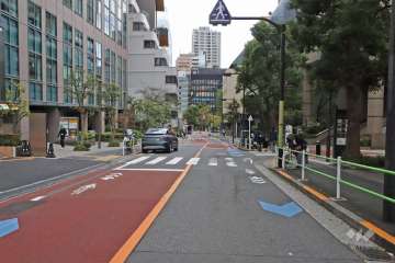 敷地南西側の前面道路(北西側から)