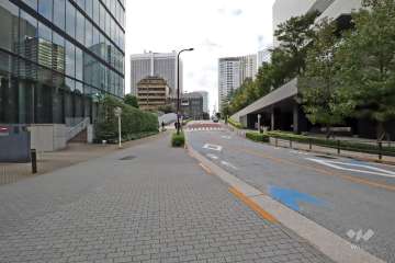 敷地北側の前面道路(東側から)
