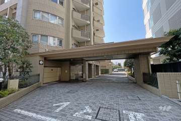 駐車場の出入り口（リングシャッター付き）