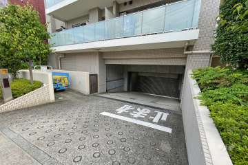 駐車場の出入り口（リングシャッター付き）