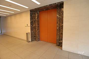 エントランスはオートロック付です。