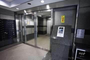 エントランスはオートロック付きです。