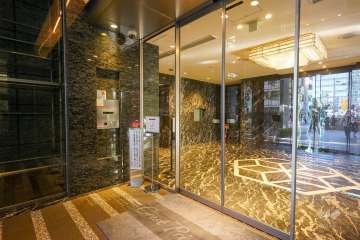 エントランスはオートロック付きです。