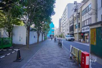 敷地西側の前面道路　