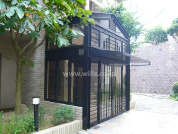 棟ごとにエントランスが分かれています。