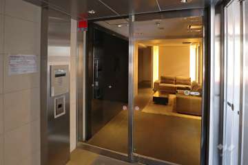 エントランスはオートロック付きです。