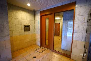 エントランスはオートロック付きです。