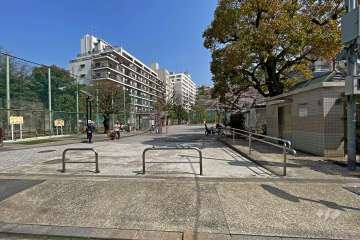 敷地近くの泉岳寺前児童遊園