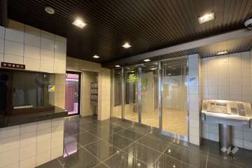 エントランスはオートロック付きです。