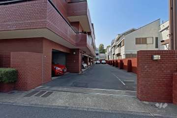 駐車場の出入り口