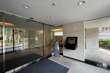 エントランスはオートロック付きです。