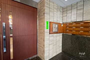 エントランスはオートロック付きです。