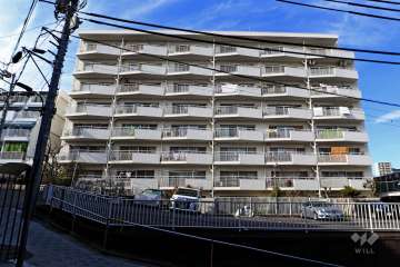 マンションニュー高輪の外観（南東側から）