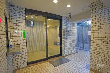 エントランスはオートロック付きです。