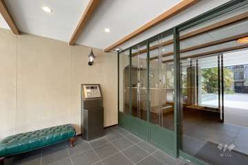 エントランスはオートロック付きです。　