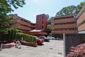 白金台ロイヤルコーポの外観（北西側から）