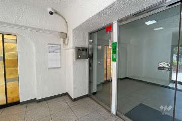 エントランスはオートロック付きです。