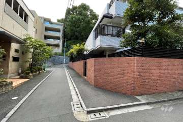 敷地南側の前面道路