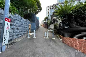 敷地南西側の前面道路