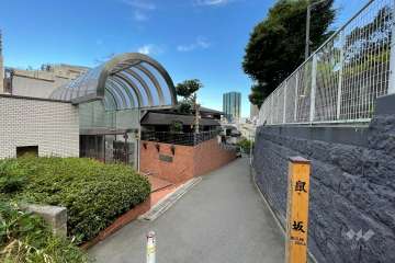 敷地北西側の前面道路