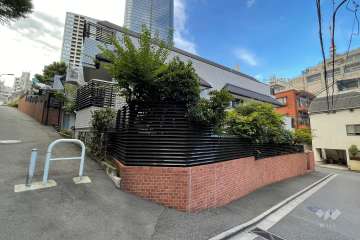 グランドメゾン狸穴の外観（南西側から）