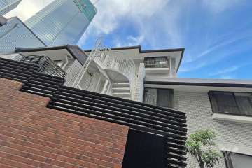 グランドメゾン狸穴の外観（西側から）