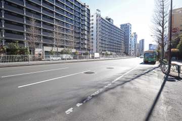 敷地東側の前面道路