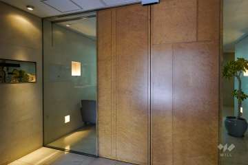 エントランスはオートロック付きです。　