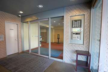 エントランスはオートロック付きです。