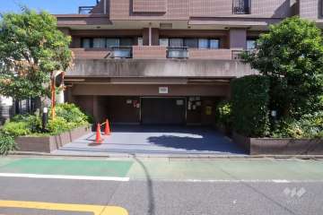 駐車場の出入り口　