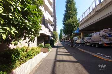 敷地南側の前面道路
