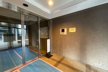 エントランスはオートロック付きです。