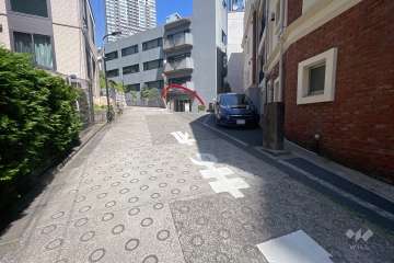 敷地北側の前面道路（東側から）