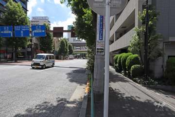 敷地東側の前面道路