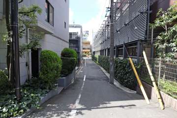 敷地北側の前面道路