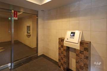 エントランスはオートロック付きです。