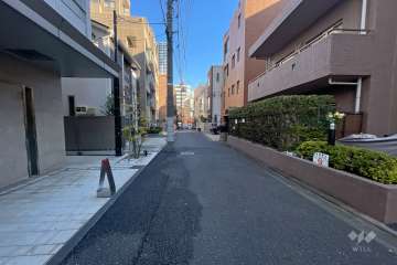 敷地北側の前面道路