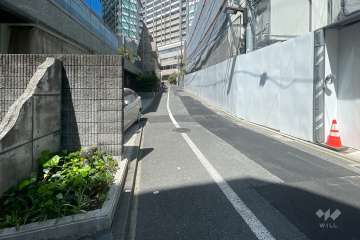 敷地北東側の前面道路　