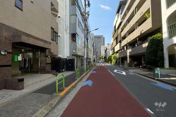 敷地東側の前面道路