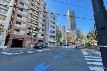 敷地の北側前面道路（東側から）